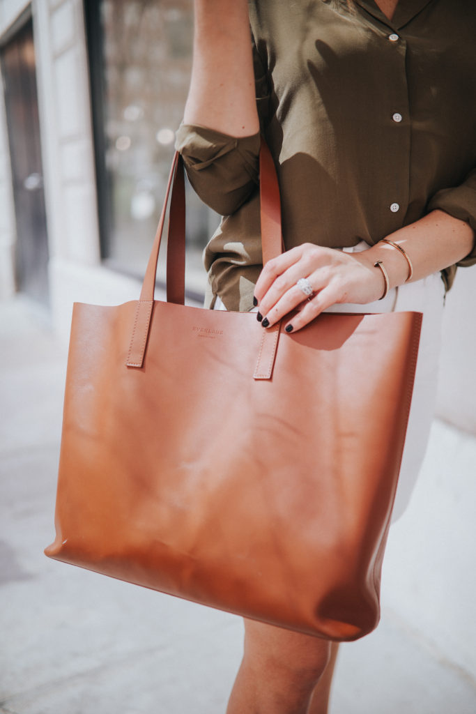 Madewell Transport Tote vs. Everlane Day Market Tote | Sharing My Sole
